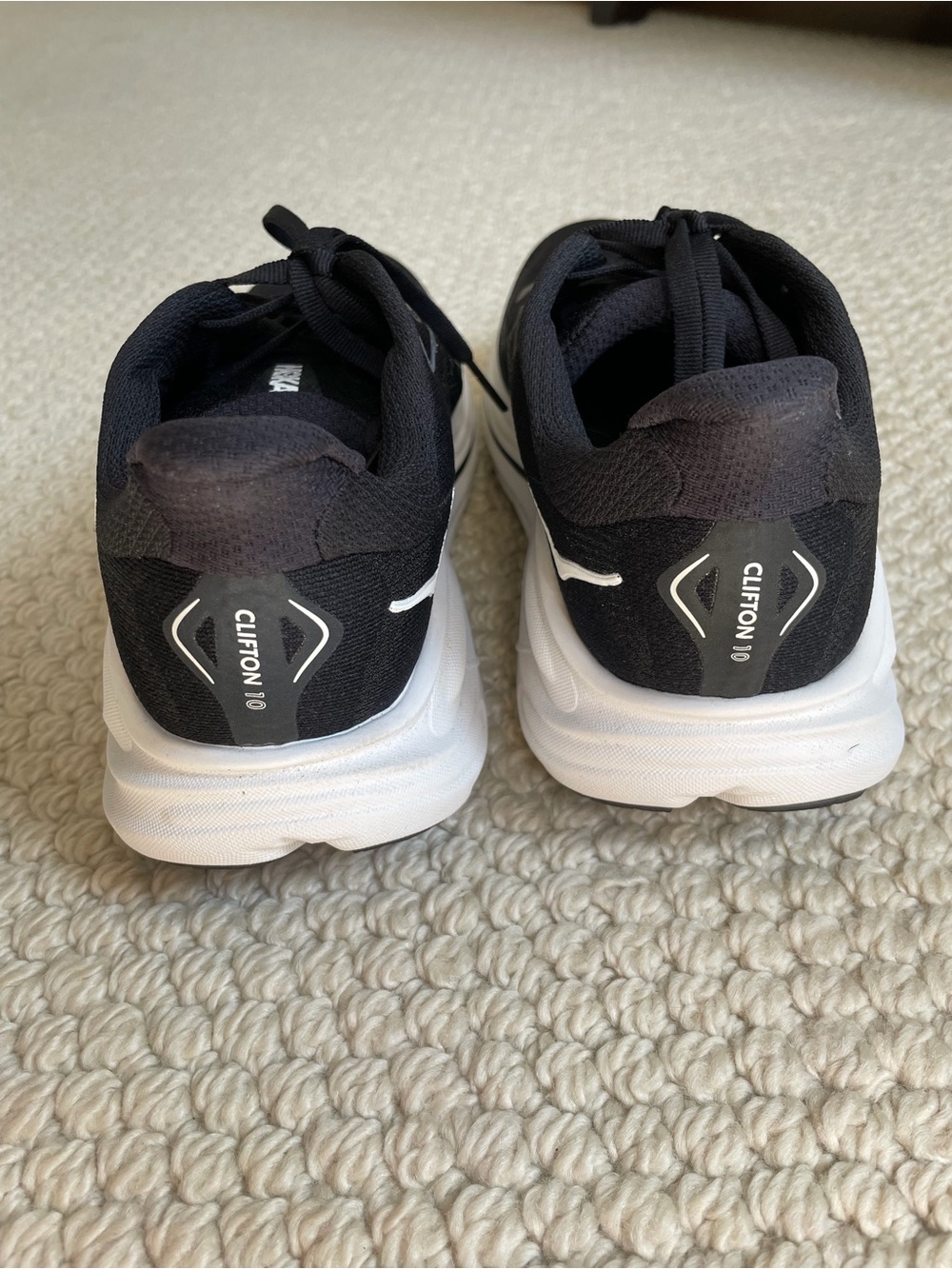 Hoka Clifton 10 Black and White Athletic Running Shoes - size 7 2E - Picture 6 of 9
